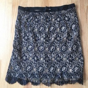 Solitaire lace skirt size XL
